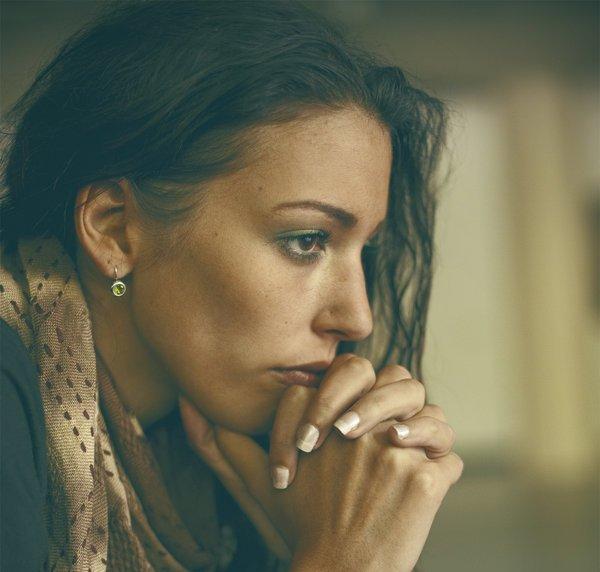 tratamiento depresión sonriente mujer con depresión sonriente